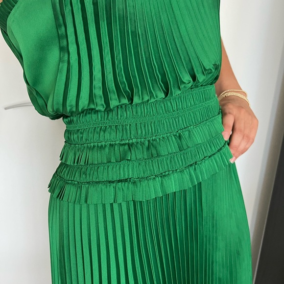 Long Summer Green Dress for weddings - Picture 5 of 6